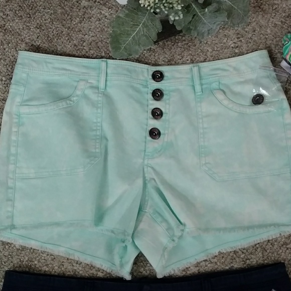 NWOT Bundle of 2 True Craft Shorts - Picture 2 of 8